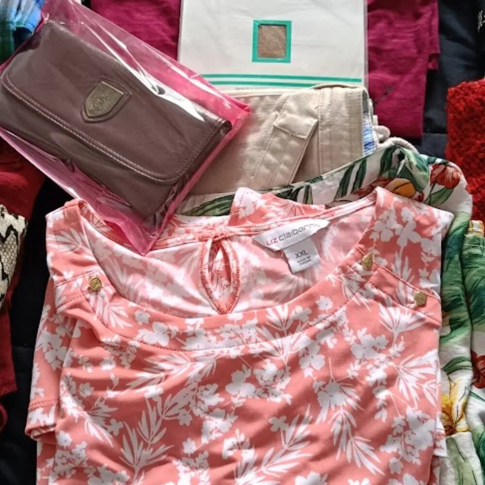 🛍️OUTFIT CAPSULE MYSTERY 3 ITEMS 🧥👚👕👖👗👙👜 - Picture 5 of 6